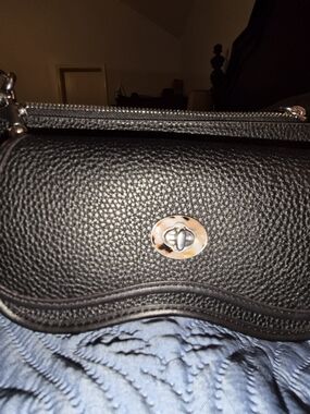 Coachtopia DNKY Wavy Women's Shoulder Bag - Classic Turn-Lock